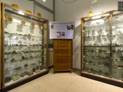 La seconda (circa 1100 campioni) � la raccolta privata dello studioso Carlo Lorenzo Garavelli (1929-1998), professore barese di mineralogia